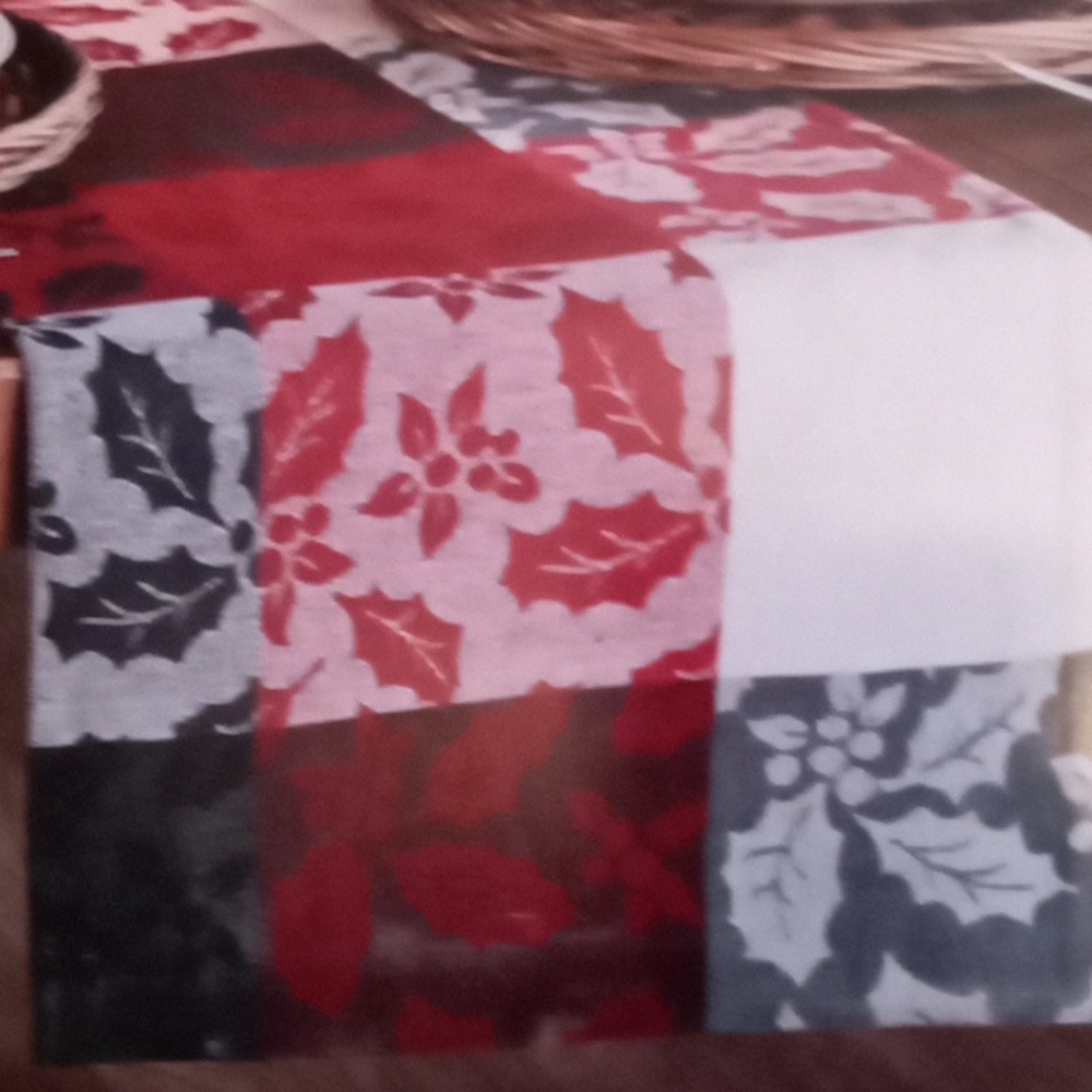 Holiday Table Runner. - Picture 2 of 8